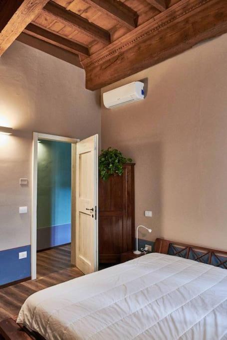 Appartamento Casa Asja: Cromatismo In Centro Storico Cesena Esterno foto